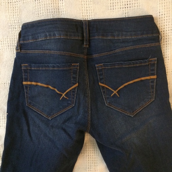 Dark wash distressed skinny jeans - Picture 7 of 8